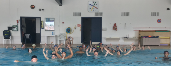 Nos nageurs heureux d’avoir réussi leurs tests de natation
